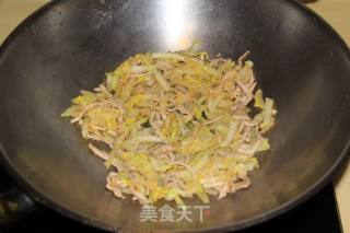 白菜炒肉丝的做法步骤：7