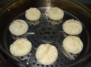 包菜胡萝卜酱肉包子的做法步骤：11