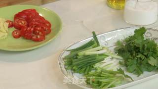 葱段炒鹅肠的做法步骤：2