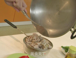 葱段炒鹅肠的做法步骤：4