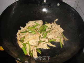 芹菜拌腐竹的做法步骤：4