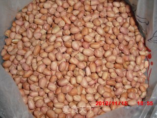 超级简单的下酒菜  香甜花生米【油炸】的做法步骤：1