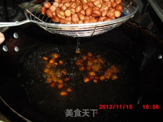 超级简单的下酒菜  香甜花生米【油炸】的做法步骤：3