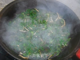 荠菜猪肉饺的做法步骤：1
