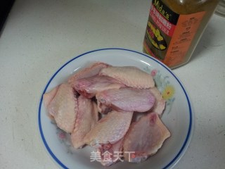 咖喱煮鸡翅的做法步骤：1