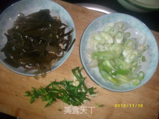 葱爆海带丝的做法步骤：1