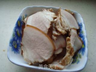 红萝卜黑木耳炒五花肉的做法步骤：4