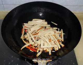 韭菜炒豆干的做法步骤：4
