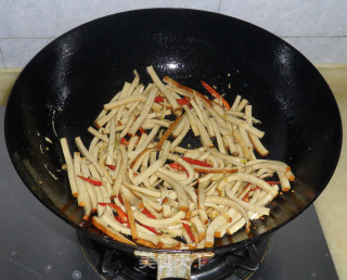 韭菜炒豆干的做法步骤：5