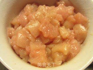 宫保鸡丁的做法步骤：1
