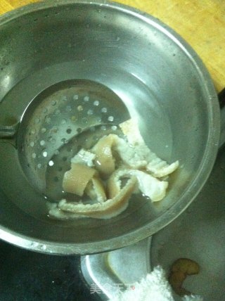 水晶肉皮冻的做法步骤：2