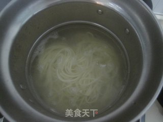家常炒面-杏鲍菇肉丝炒面的做法步骤：4