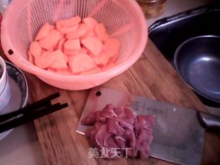 胡萝卜炒肉的做法步骤：1
