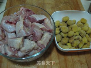 板栗焖鸡的做法步骤：2