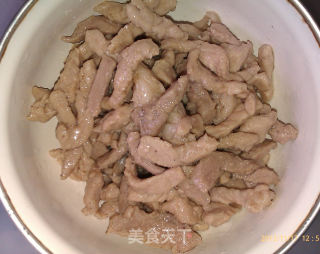 韭黄炒肉丝的做法步骤：4