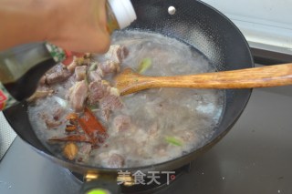 红酒入菜-绝对诱惑【红烧牛腩】的做法步骤：8