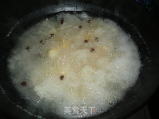 川贝五味子银耳雪梨甜汤的做法步骤：8