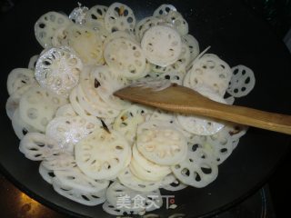 木耳炒藕片的做法步骤：5