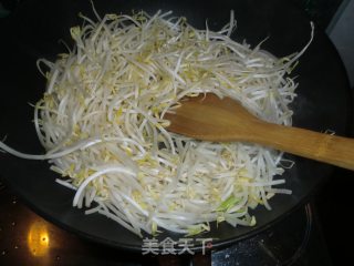 清炒绿豆芽的做法步骤：3