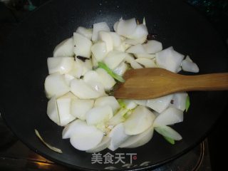 午餐火腿烧萝卜的做法步骤：6
