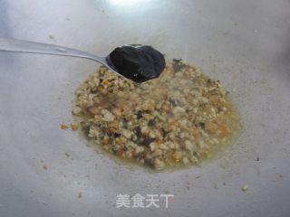 【肉臊烘蛋】的做法步骤：7