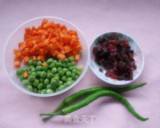 时蔬酱肉炒饭的做法步骤：1