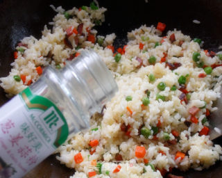 时蔬酱肉炒饭的做法步骤：7