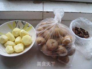 红烧小土豆的做法步骤：1