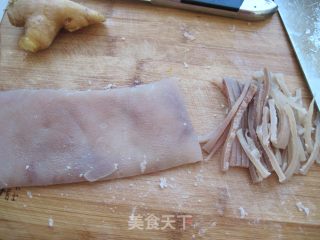 美容养颜爽口皮冻的做法步骤：1