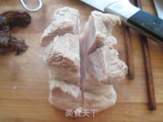 好吃不腻东坡肉的做法步骤：1