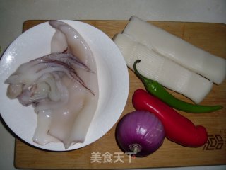鱿鱼炒年糕的做法步骤：1