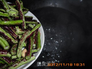 豆角焖肉的做法步骤：2