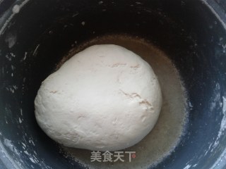 鲜美多汁——韭菜鸡蛋虾皮饺子的做法步骤：1