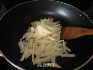 土豆丝炒肉丁的做法步骤：3
