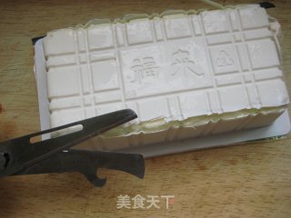 肉末皮蛋拌豆腐的做法步骤：1