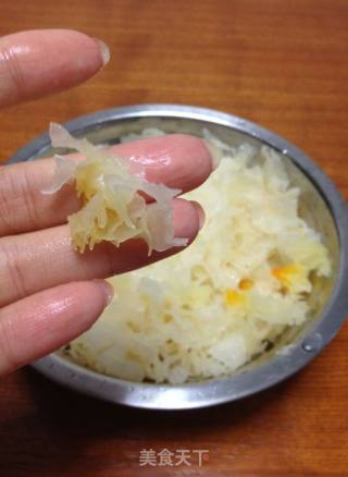 红枣桂圆银耳羹的做法步骤：2