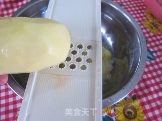 不一样的【韭菜煎饼】的做法步骤：1