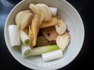 新疆大盘鸡的做法步骤：2
