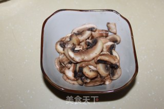 【黑椒牛柳披萨】---享受不同的味道的做法步骤：8