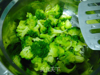 西兰花炒排骨的做法步骤：5