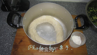 韭菜盒子的做法步骤：1