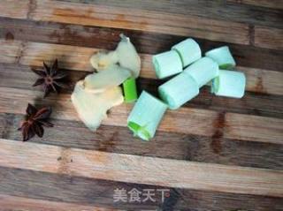 电饭煲懒人菜——排骨焖南瓜的做法步骤：3