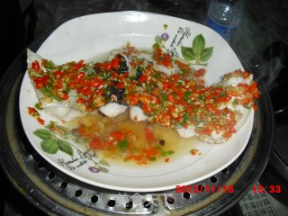 超级简单下饭菜の剁椒鱼中段【超级辣】的做法步骤：5