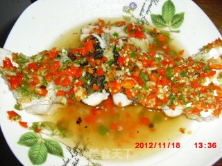 超级简单下饭菜の剁椒鱼中段【超级辣】的做法步骤：6