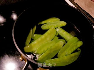 兰豆牛肉片的做法步骤：1