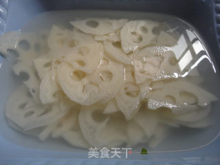 爆炒-----麻辣藕片的做法步骤：2