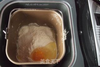 香肠肉松卷的做法步骤：1