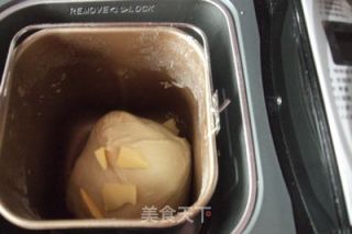香肠肉松卷的做法步骤：2