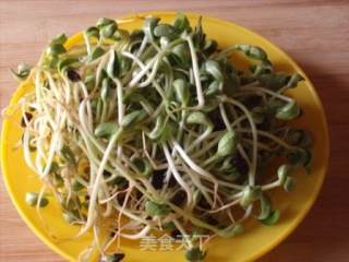 清炒黑豆芽的做法步骤：1