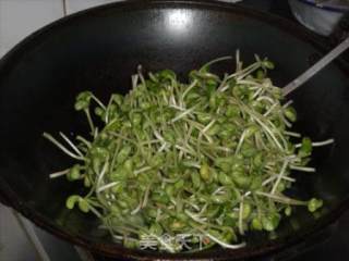 清炒黑豆芽的做法步骤：5